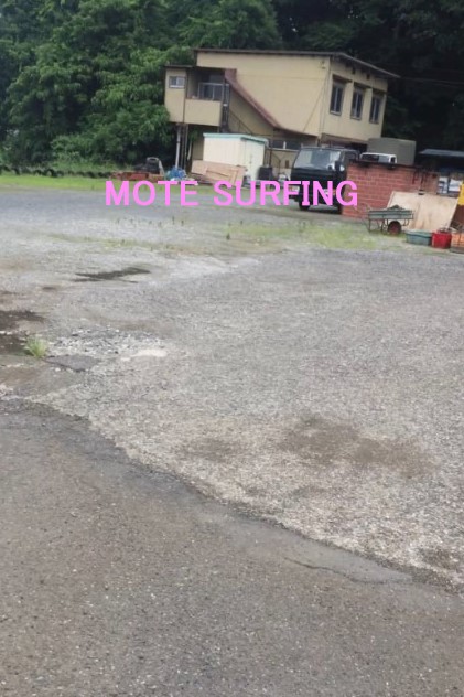 店の裏側にまわる